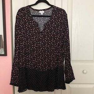 JJill beautiful flower blouse, 4x, EUC, fabric buttons.
